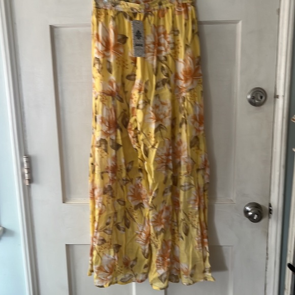 Batik Paris Chloe Laetitia Collection yellow floral palazzo pants. - Picture 4 of 5